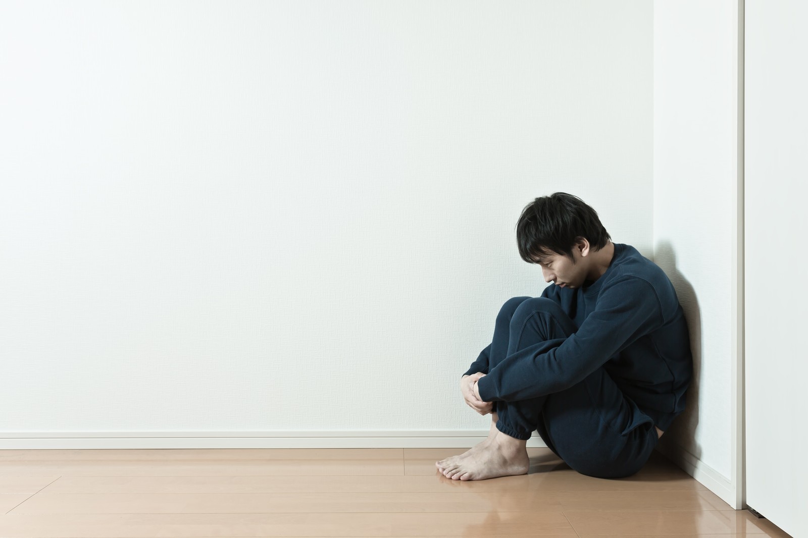 引きこもりの男性.jpg