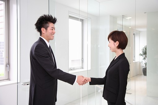 内定の握手.jpeg