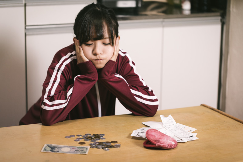 お金に困る人の画像