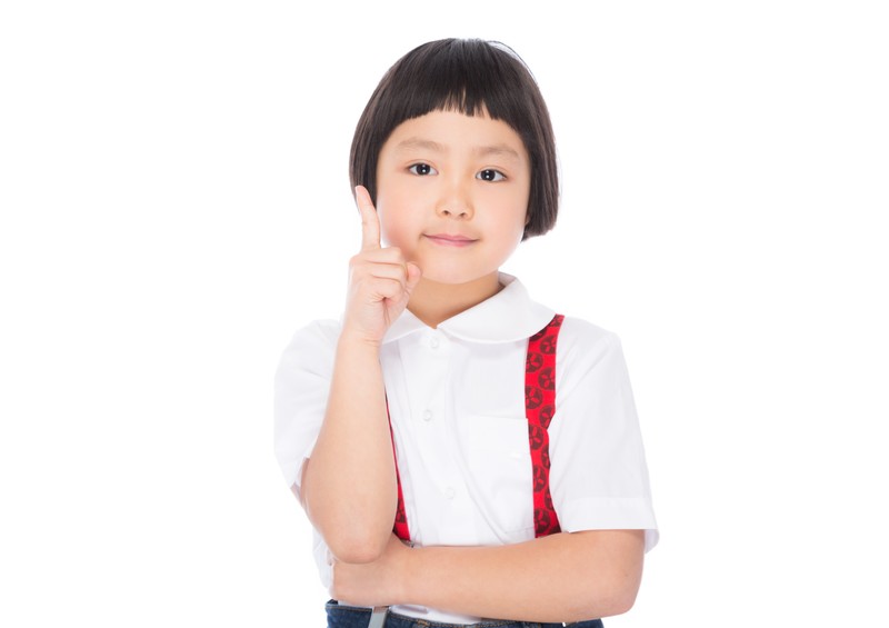 ポイントを示す女の子の画像