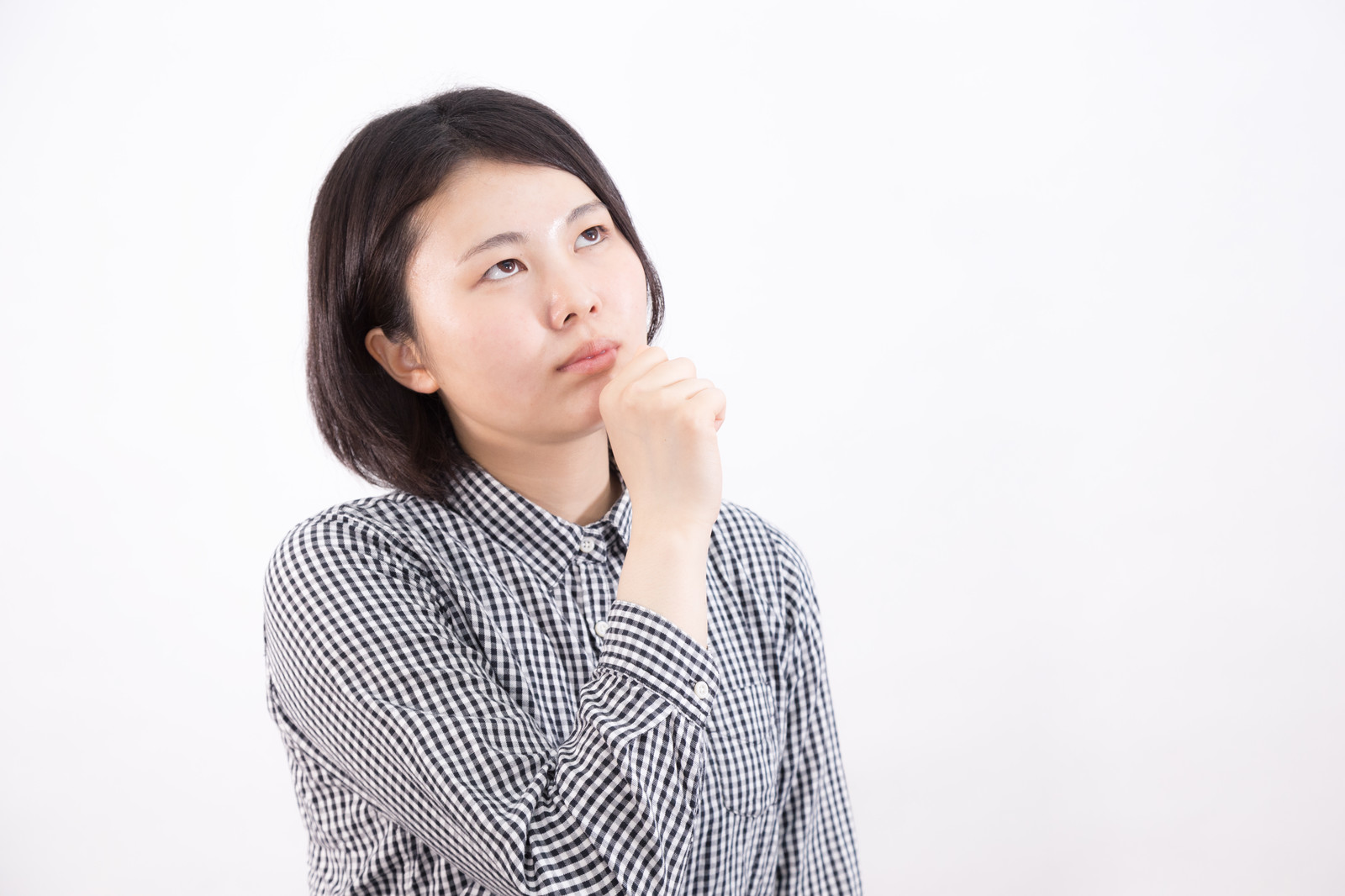 考える女性