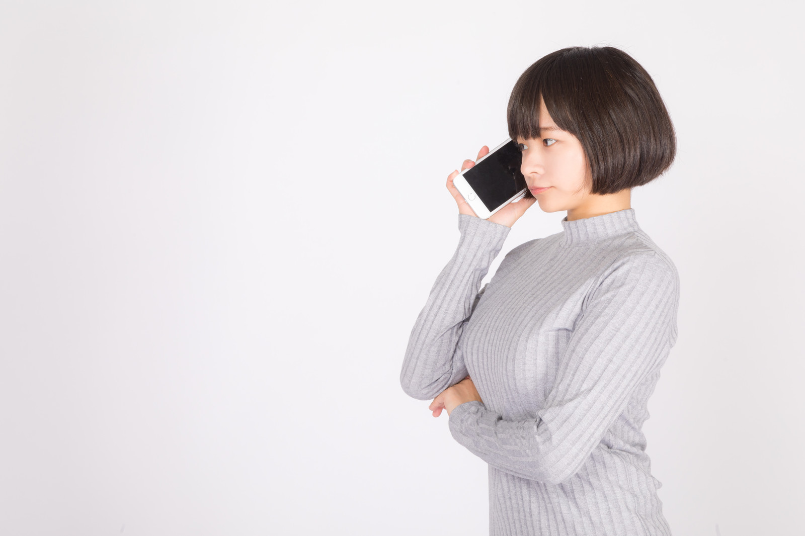 電話をする女性