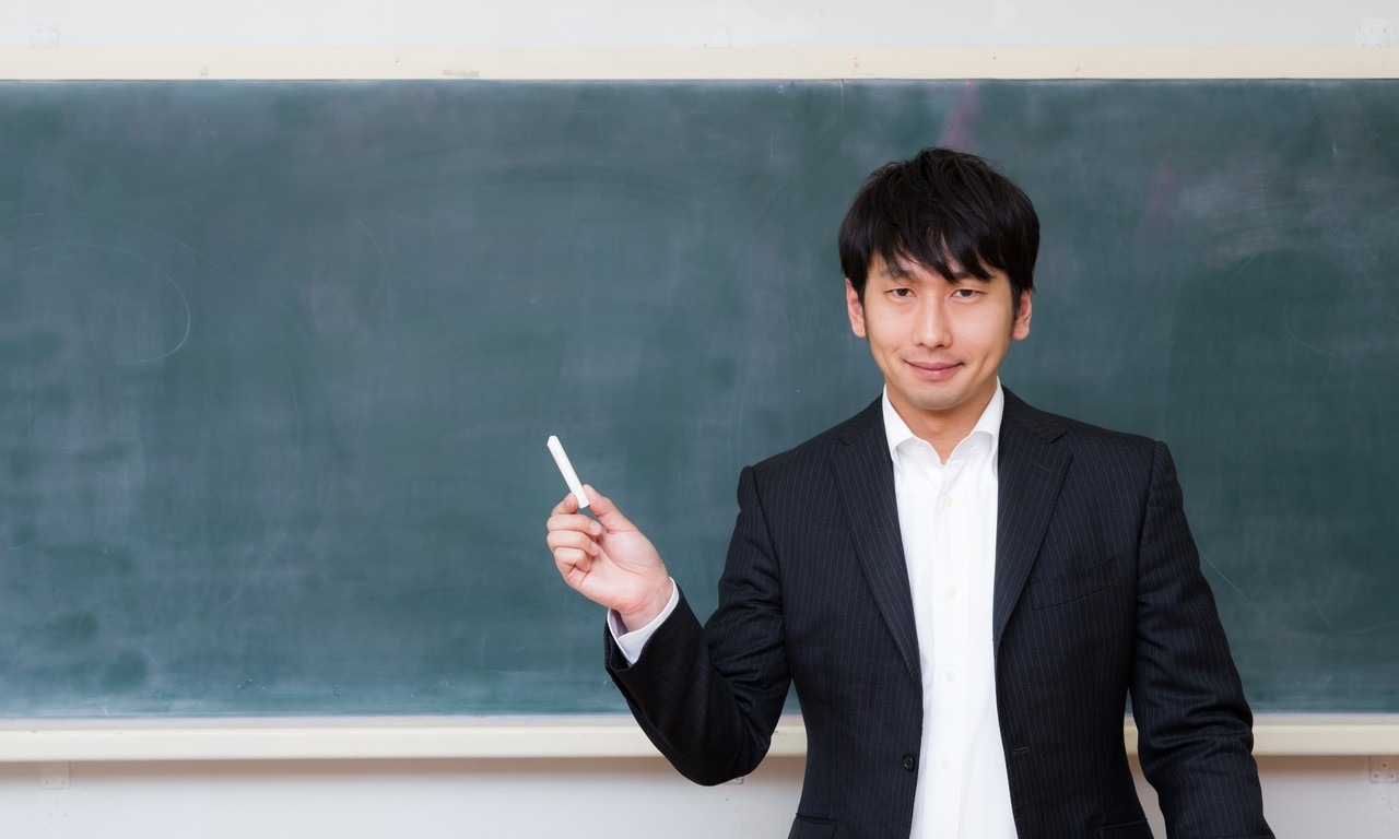 面接で自己紹介をする画像