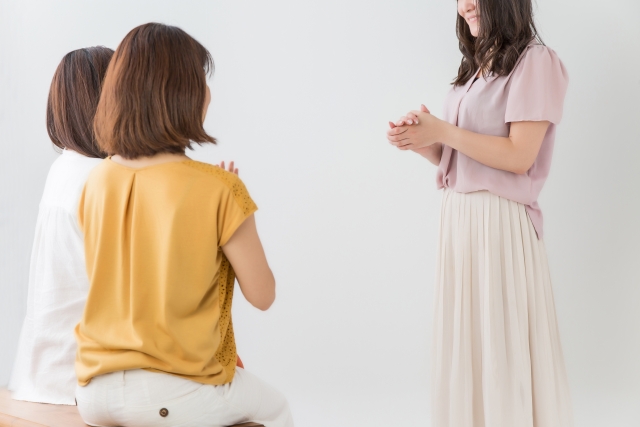 転職の面接の練習をする人のイメージ.jpg